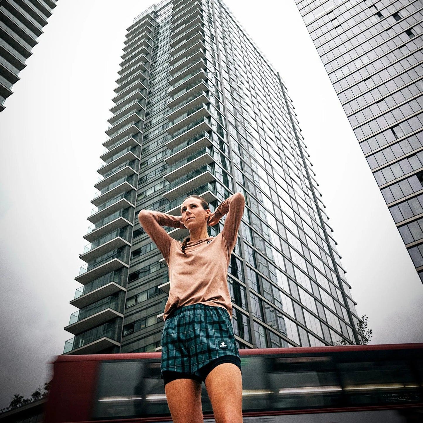 2 IN 1 CHECKER PACE SHORTS 3'' - DAME | ActSporty