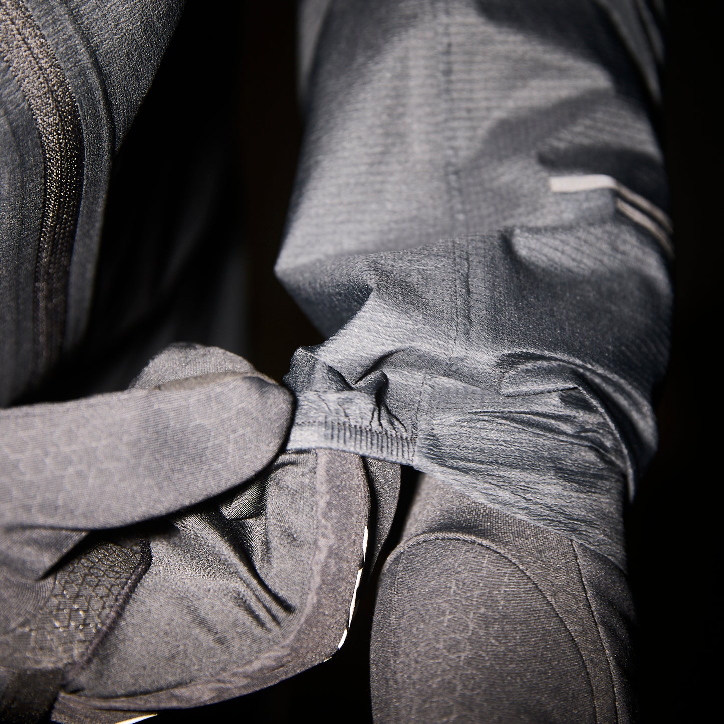 FLOW 2.5L WATERPROOF JACKET | BLACK - SAYSKY